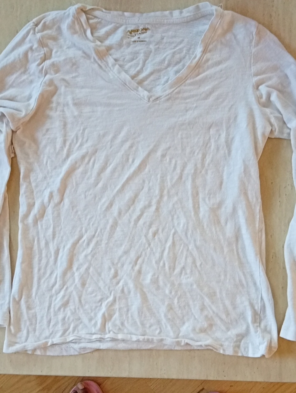 Arizona Jean Company White Long Sleeve V-Neck Tee